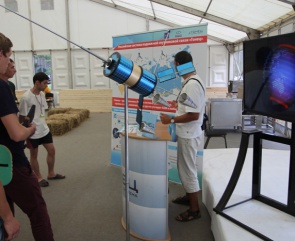 Участники форума «Селигер-2014» знакомятся со спутниковой системой «Гонец»